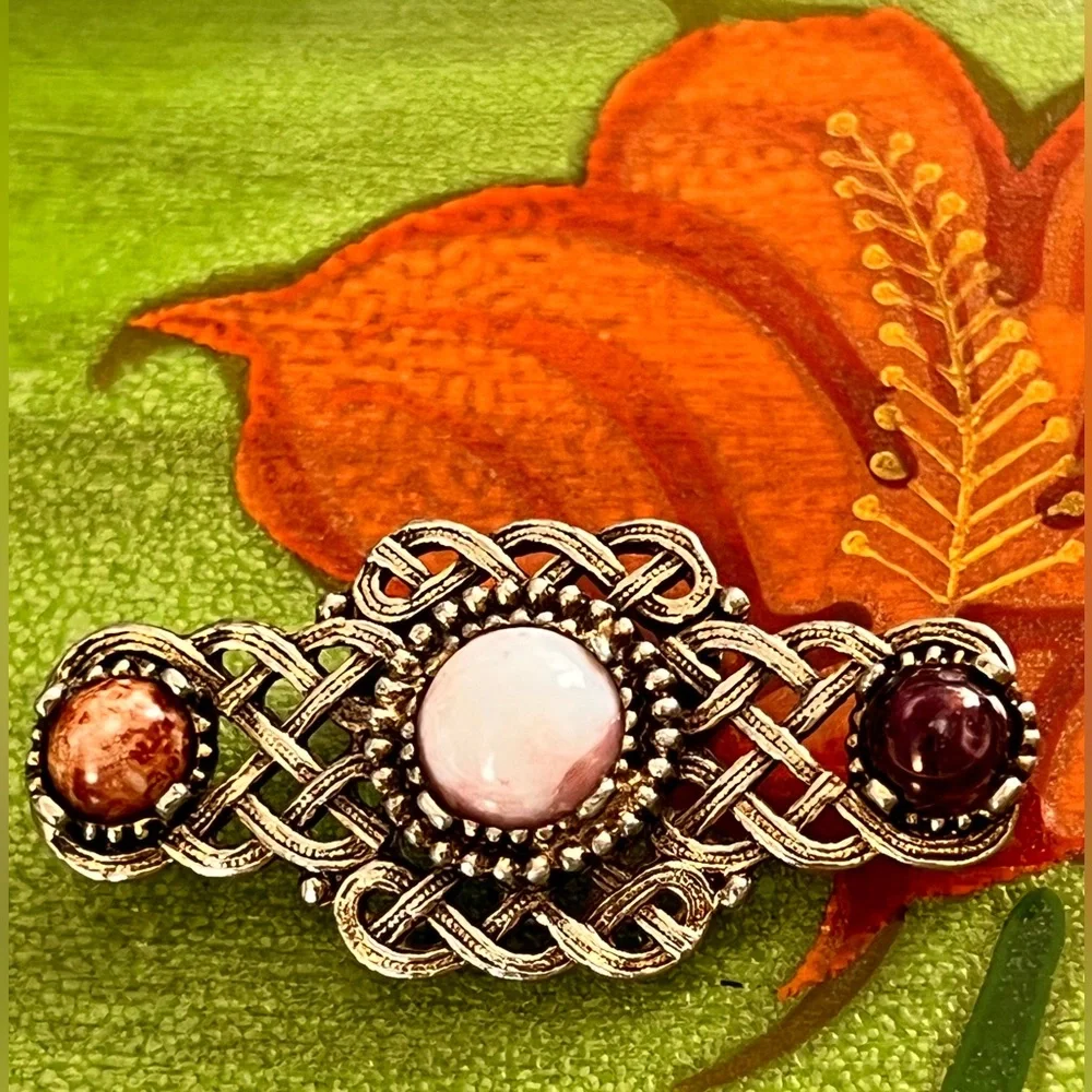 Collectible Signed Miracle Scotland Brooch VTG Celtic Knot Pin w/ Agate Glass